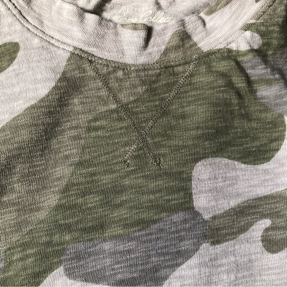 Hollister - Must Have Collection: Camo Cropped Long Sleeve Shirt - Picture 4 of 6